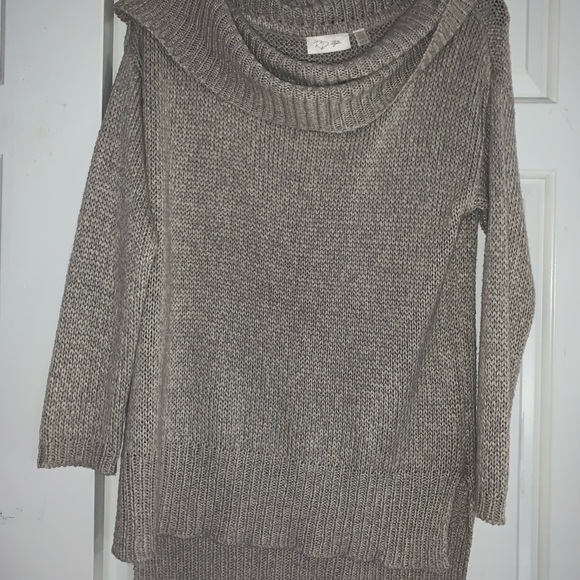 Sweater - Picture 4 of 4